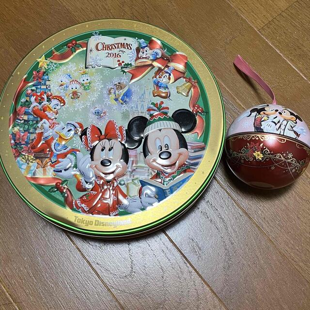 ディズニークリスマス　缶 エンタメ/ホビーのおもちゃ/ぬいぐるみ(キャラクターグッズ)の商品写真