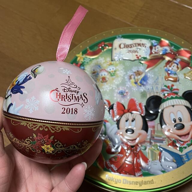 ディズニークリスマス　缶 エンタメ/ホビーのおもちゃ/ぬいぐるみ(キャラクターグッズ)の商品写真