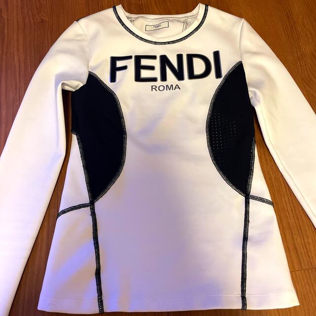 FENDI トップス