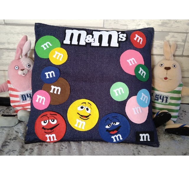 エムアンドエムズ　クッションカバー  m＆m's　フェルトハンドメイド  インテリア/住まい/日用品のインテリア小物(クッションカバー)の商品写真