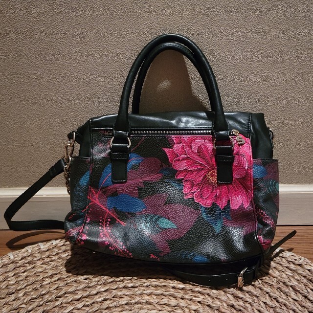 DESIGUAL(デシグアル)のDesigual 花柄バック👜 レディースのバッグ(ショルダーバッグ)の商品写真