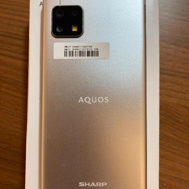 AQUOS(アクオス)の【新品】SHARP シャープ AQUOS sense4 lite SH-RM15 スマホ/家電/カメラのスマートフォン/携帯電話(スマートフォン本体)の商品写真