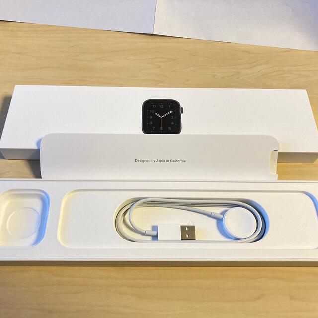 Apple Watch(アップルウォッチ)の【美品】Apple Watch SE GPSモデル 44mm スペースグレイ  スマホ/家電/カメラのスマートフォン/携帯電話(その他)の商品写真