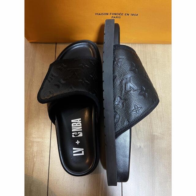 LOUIS VUITTON(ルイヴィトン)のLOUIS VUITTON × NBA MIAMI MULE サンダル メンズの靴/シューズ(サンダル)の商品写真