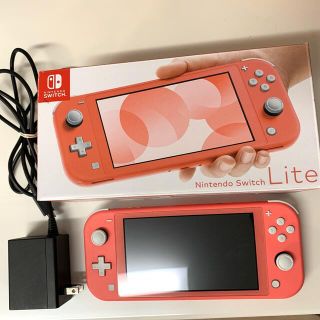 ニンテンドースイッチ(Nintendo Switch)の【美品】Nintendo Switch Lite コーラル ピンク 任天堂(携帯用ゲーム機本体)