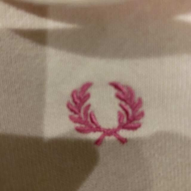 FRED PERRY(フレッドペリー)のフレッドペリー　パーカー　ピンク　S レディースのトップス(パーカー)の商品写真