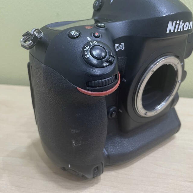 【13827】Nikon ニコン D4 ボディ 付属品多数 元箱付き
