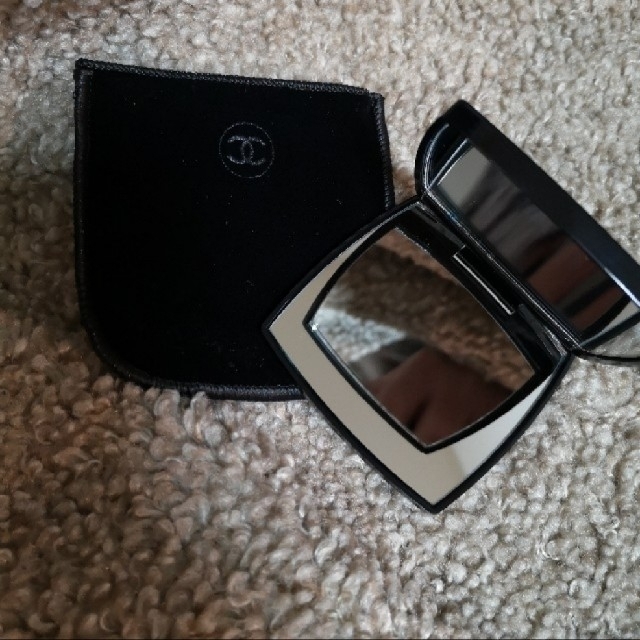 【未使用】CHANEL　コンパクトミラー　鏡 レディースのファッション小物(ミラー)の商品写真