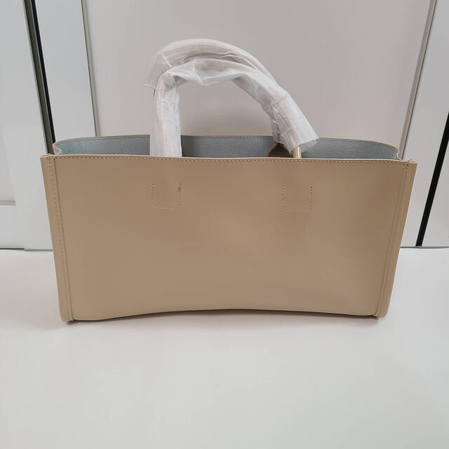 スクエアトートバッグ トートバッグ ハンドバッグ ベージュバッグ 韓国 新品 レディースのバッグ(トートバッグ)の商品写真