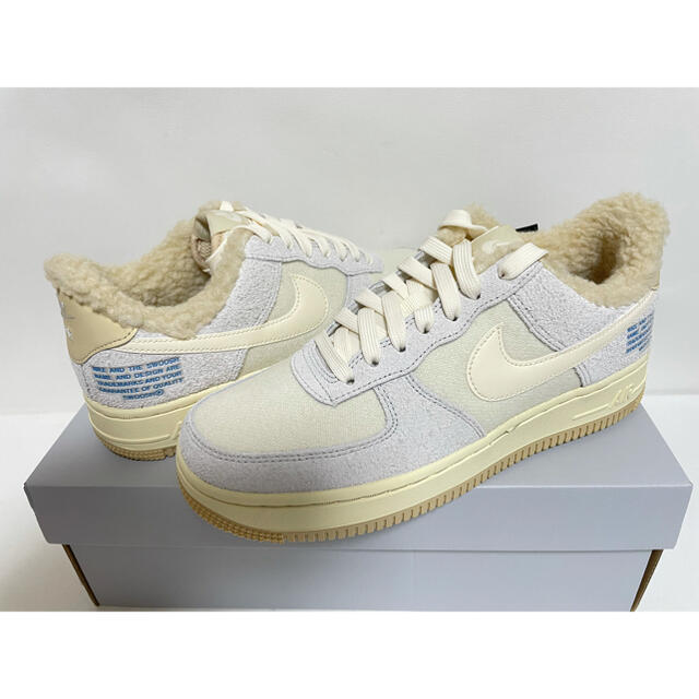 NIKE(ナイキ)の【新品】24㎝　NIKE WMNS AIR FORCE 1 ’07 LV8 レディースの靴/シューズ(スニーカー)の商品写真