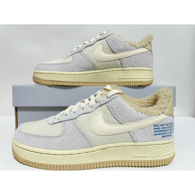 NIKE(ナイキ)の【新品】24㎝　NIKE WMNS AIR FORCE 1 ’07 LV8 レディースの靴/シューズ(スニーカー)の商品写真