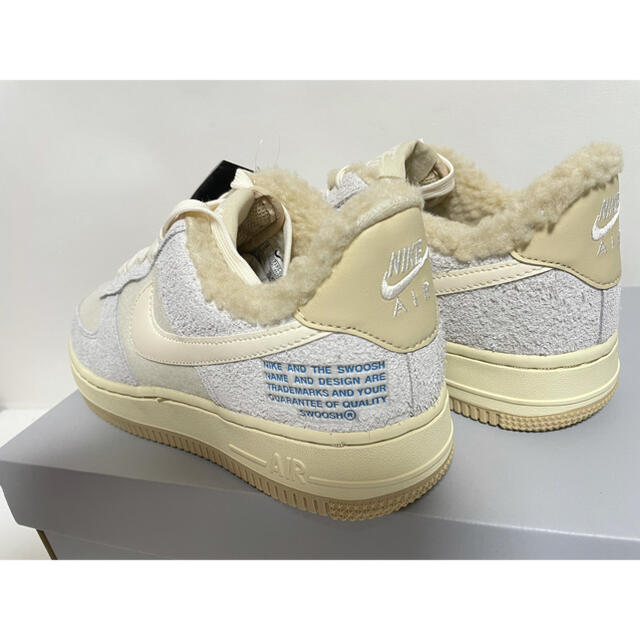 NIKE(ナイキ)の【新品】24㎝　NIKE WMNS AIR FORCE 1 ’07 LV8 レディースの靴/シューズ(スニーカー)の商品写真