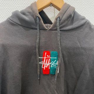 ステューシー(STUSSY)のstussy パーカー 刺繍ロゴ 海外モデル 入手困難(パーカー)