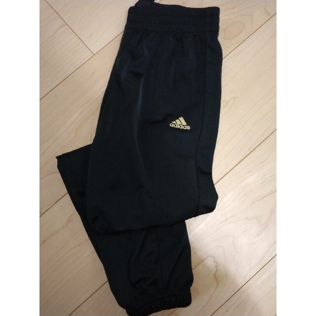 adidas(アディダス)のadidasジャージ　130㎝ キッズ/ベビー/マタニティのキッズ服男の子用(90cm~)(パンツ/スパッツ)の商品写真