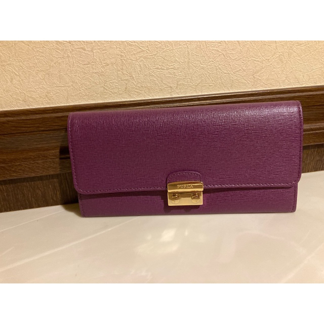 Furla(フルラ)の超美品☆FURLA ☆ レザー ゴールド金具 二つ折り 長財布　収納多数　綺麗色 レディースのファッション小物(財布)の商品写真