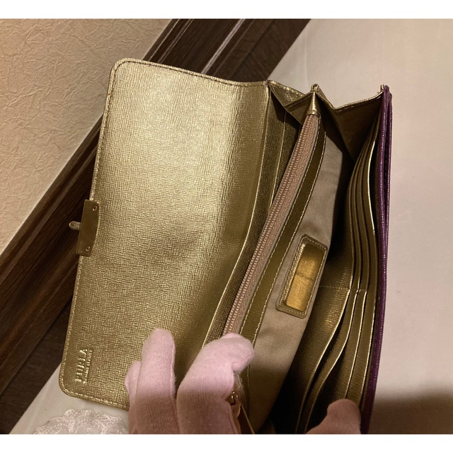 Furla(フルラ)の超美品☆FURLA ☆ レザー ゴールド金具 二つ折り 長財布　収納多数　綺麗色 レディースのファッション小物(財布)の商品写真