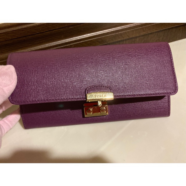 Furla(フルラ)の超美品☆FURLA ☆ レザー ゴールド金具 二つ折り 長財布　収納多数　綺麗色 レディースのファッション小物(財布)の商品写真