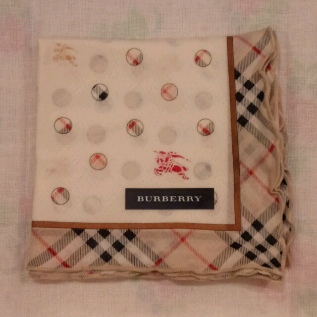 BURBERRY(バーバリー)の☆新品☆BURBERRY ハンカチ レディースのファッション小物(ハンカチ)の商品写真