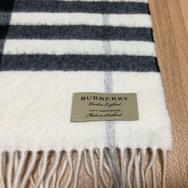 BURBERRY(バーバリー)のバーバリー カシミヤ100％ ノバチェック フリンジ マフラー 白 グレー レディースのファッション小物(マフラー/ショール)の商品写真