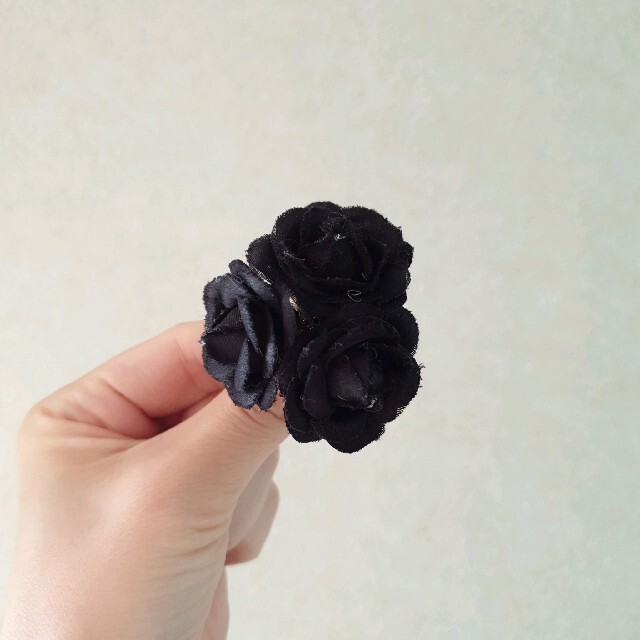 FOREVER 21(フォーエバートゥエンティーワン)の【FOREVER21】黒薔薇リング レディースのアクセサリー(リング(指輪))の商品写真