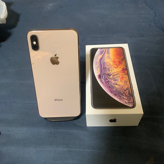 iPhone(アイフォーン)のiphoneXSMAX512GBSIMフリー付属品全部揃ってます！ スマホ/家電/カメラのスマートフォン/携帯電話(スマートフォン本体)の商品写真