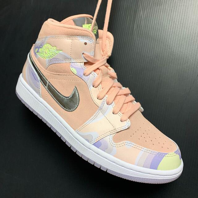 NIKE WMNS AIR JORDAN 1 MID  フットロッカー別注