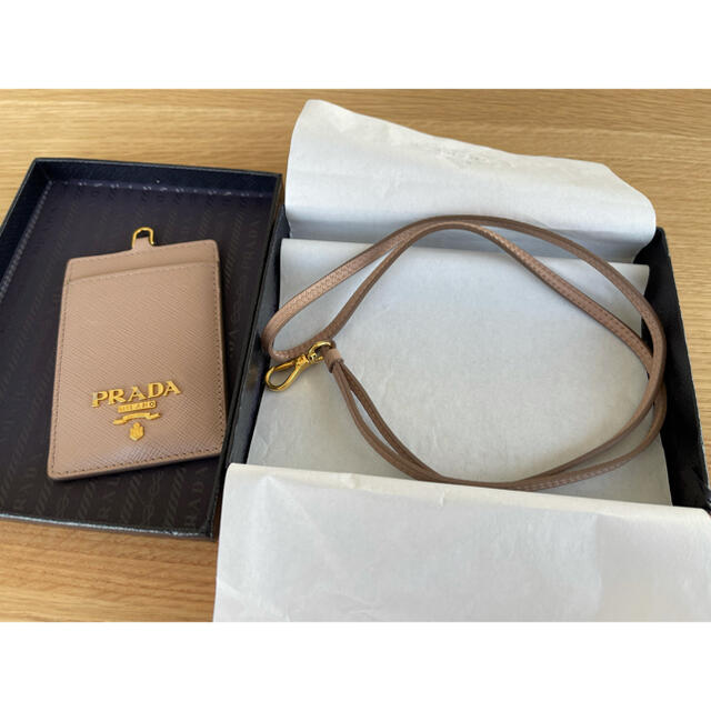 PRADA カードホルダー　定期入れ