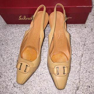 サルヴァトーレフェラガモ(Salvatore Ferragamo)のサルヴァトーレ フェラガモCERISE バックストラップパンプス(ハイヒール/パンプス)