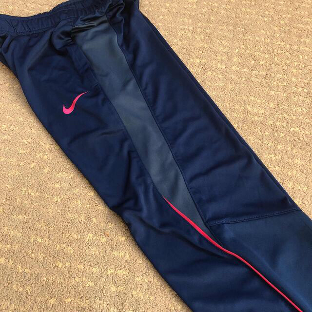 NIKE(ナイキ)の140-150センチナイキ NIKE ジャージパンツ  キッズ/ベビー/マタニティのキッズ服男の子用(90cm~)(パンツ/スパッツ)の商品写真