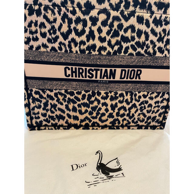 Dior(ディオール)のDior ブックトート　レオパード　ヒョウ柄 レディースのバッグ(トートバッグ)の商品写真
