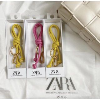 ザラ(ZARA)のZARA レザーノットキーリング イエロー(キーホルダー)