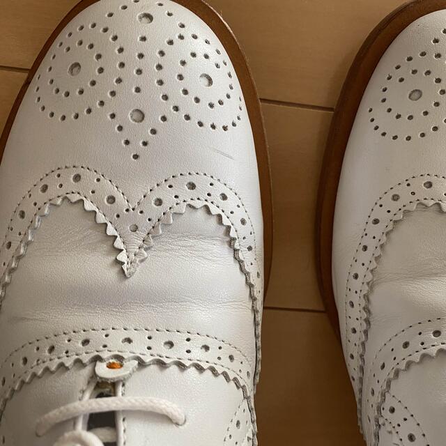 repetto(レペット)のラ　テナーチェ　ドレスシューズ　メダリオンシューズ　白　La TENACE  レディースの靴/シューズ(ローファー/革靴)の商品写真