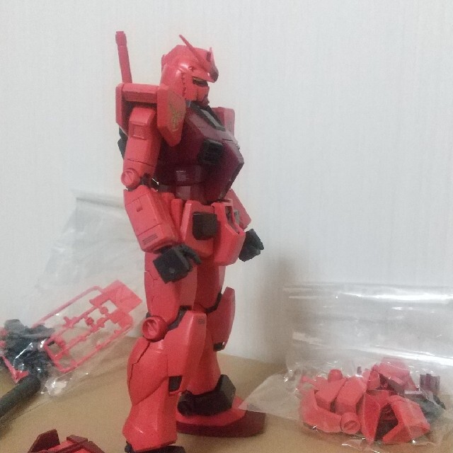 BANDAI(バンダイ)のガンダム キャスバル 専用 mg 1/100 ガンプラ 完成品 エンタメ/ホビーのおもちゃ/ぬいぐるみ(模型/プラモデル)の商品写真