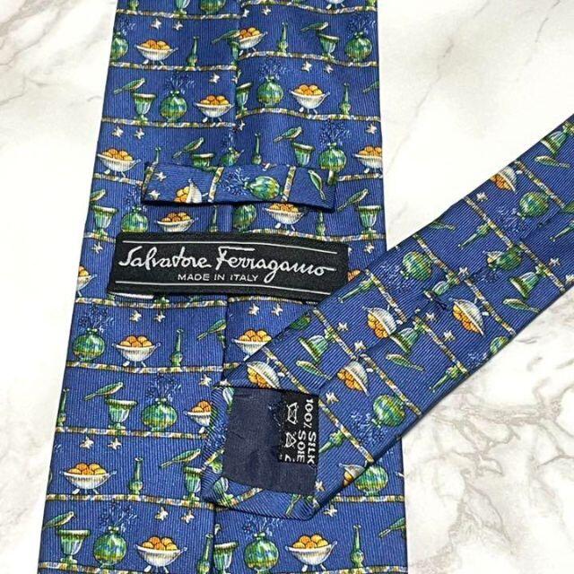 Salvatore Ferragamo(サルヴァトーレフェラガモ)のサルヴァトーレフェラガモ  最高級シルク100%ネクタイ　ブルー系　総柄 メンズのファッション小物(ネクタイ)の商品写真