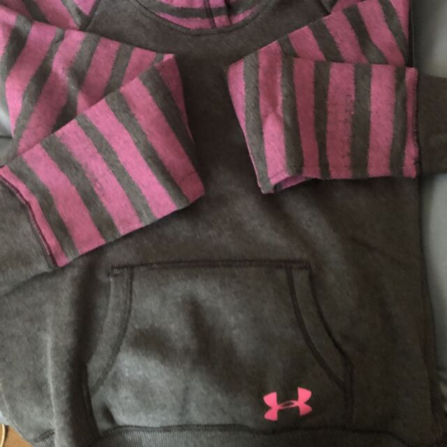 UNDER ARMOUR(アンダーアーマー)の新品未使用パーカー&トレーナー２点セット キッズ/ベビー/マタニティのキッズ服女の子用(90cm~)(ジャケット/上着)の商品写真