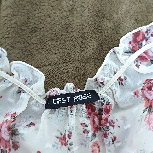 L'EST ROSE(レストローズ)の【美品】L'EST ROSE バラ柄シフォンワンピース インナーキャミ付き レディースのワンピース(ひざ丈ワンピース)の商品写真