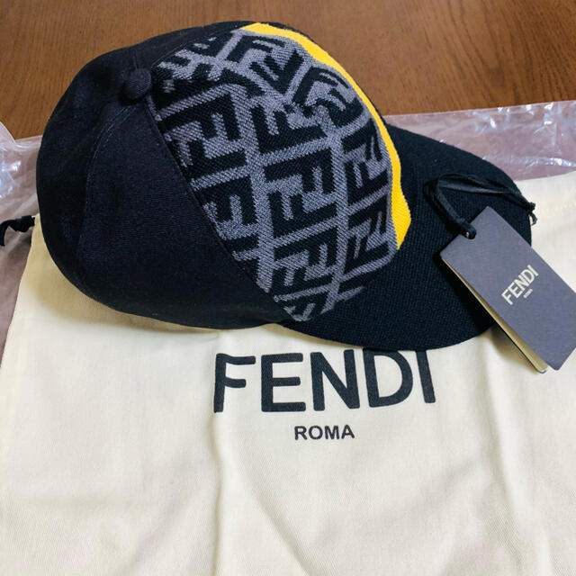 FENDI(フェンディ)の新品！FENDI フェンディ　マルチカラーベースボールキャップ メンズの帽子(キャップ)の商品写真