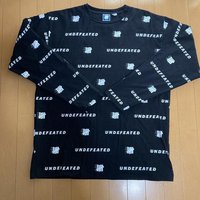 UNDEFEATED(アンディフィーテッド)のUNDEFEATED ロンT ブラック　Mサイズ メンズのトップス(Tシャツ/カットソー(七分/長袖))の商品写真