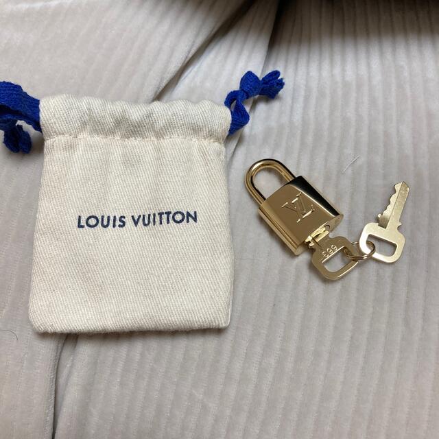 LOUIS VUITTON(ルイヴィトン)のヴィトン　パドロック　鍵新品 レディースのファッション小物(キーホルダー)の商品写真