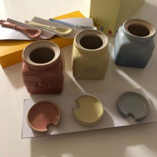 ルクルーゼ(LE CREUSET)のル・クルーゼ　ミニソースジャー　新品未使用(収納/キッチン雑貨)