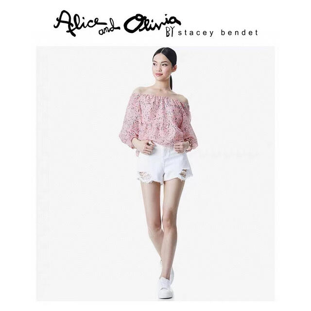 Alice+Olivia(アリスアンドオリビア)の❤️ ★Alice olive2021新作新品　ピンク花柄 トップス　オシャレ  レディースのトップス(シャツ/ブラウス(半袖/袖なし))の商品写真