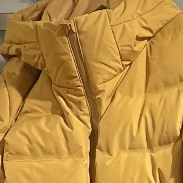UNIQLO(ユニクロ)のイエローLサイズユニクロ　シームレスダウンパーカ3dカット2021秋冬 メンズのジャケット/アウター(ダウンジャケット)の商品写真
