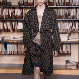 ドリスヴァンノッテン(DRIES VAN NOTEN)のDries van noten 18ss トレンチコート(トレンチコート)