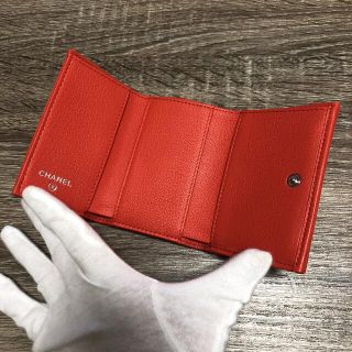 CHANEL - 美品 シャネル スキー柄 三つ折り財布 レザーの通販 by Loop