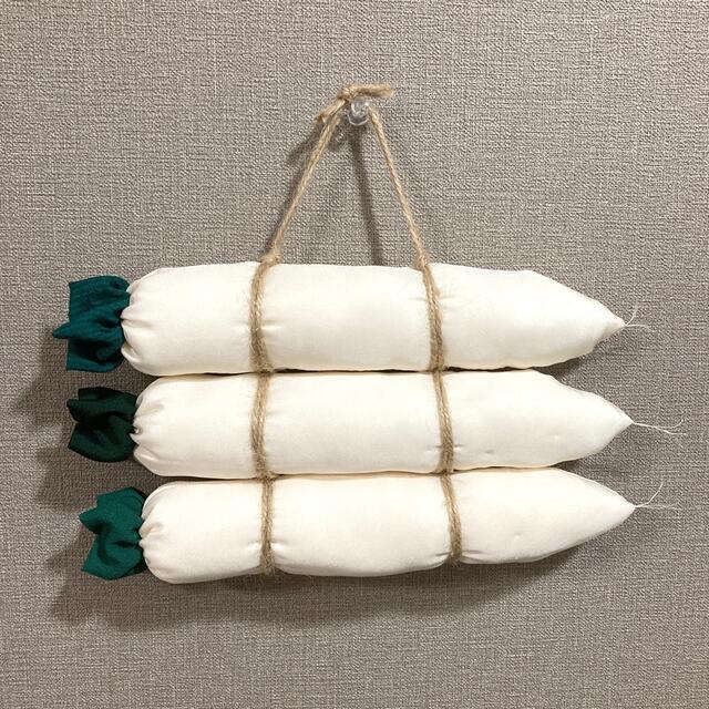 ちりめん細工 大根の壁飾り(大きいサイズ) - インテリア/家具