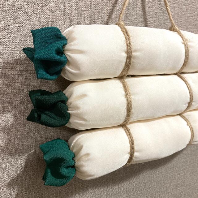 ちりめん細工 大根の壁飾り(大きいサイズ) - インテリア/家具