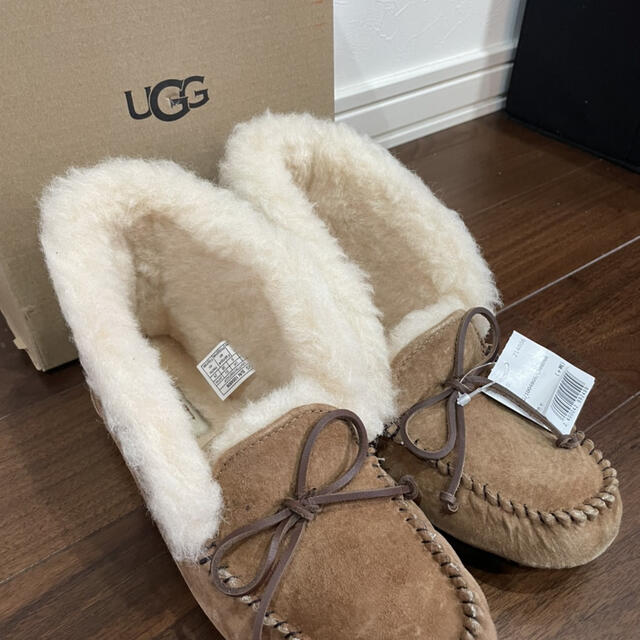 UGG(アグ)の☆新品未使用☆ UGG モカシン 24cm ALENA レディースの靴/シューズ(スリッポン/モカシン)の商品写真