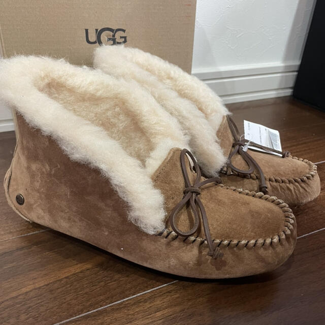 UGG(アグ)の☆新品未使用☆ UGG モカシン 24cm ALENA レディースの靴/シューズ(スリッポン/モカシン)の商品写真