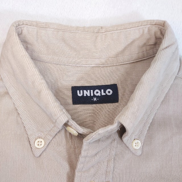 UNIQLO(ユニクロ)のUNIQLO コーデュロイ長袖ボタンダウン シャツ M ベージュ 79738 メンズのトップス(シャツ)の商品写真