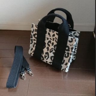 マウジー(moussy)のmoussy  キャンバス地　レオパード　2wayバッグ (ショルダーバッグ)